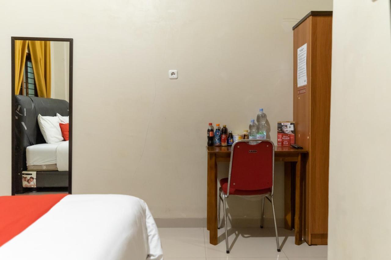 Reddoorz At Joyce Guest House Medan Exterior foto