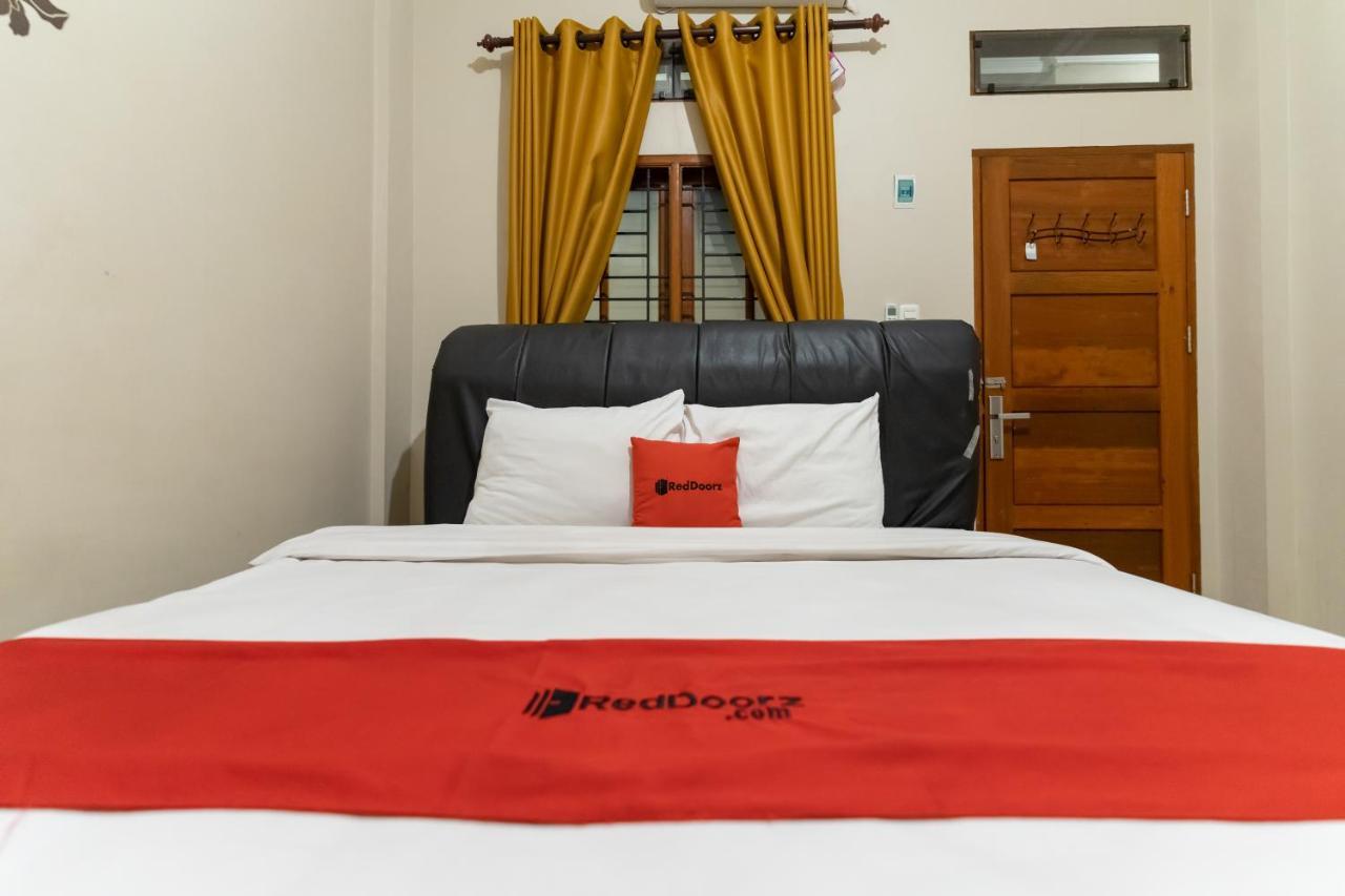 Reddoorz At Joyce Guest House Medan Exterior foto