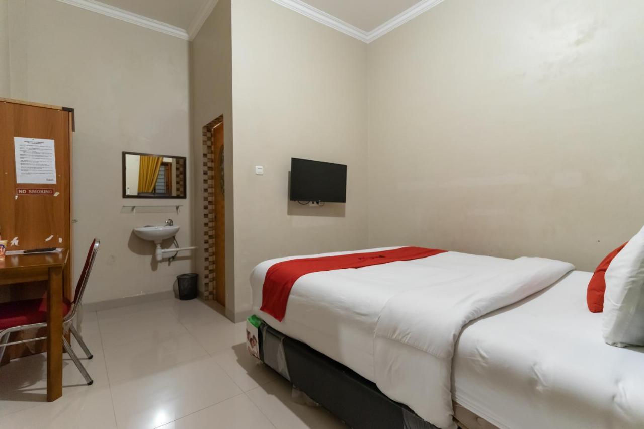 Reddoorz At Joyce Guest House Medan Exterior foto
